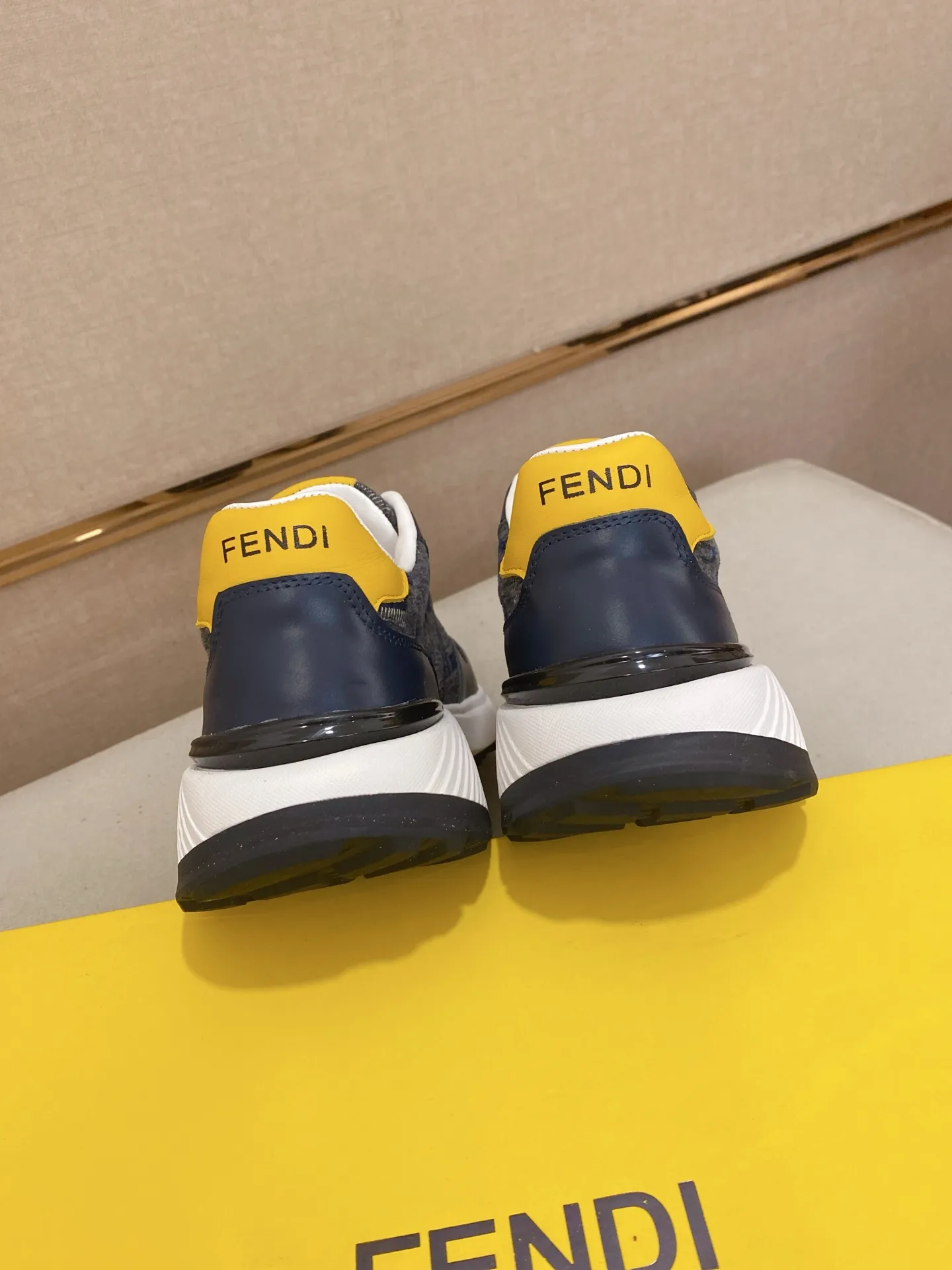 Men's shoes 💰 462💰 (fendi) New style 👊🏻 upper 🇮🇹 imported cowhide fabric 🇩🇪 lining imported sheepskin lining. The original outsole is molded to highlight the identity of every man, and the upper foot is elegant and stable🚶🏻🚶🏻The high-end custom counters reproduce the original version📯No matter the wind or rain, the shoe last remains unchanged and can withstand the verification of time🔍️,🔵 Size: 38-44